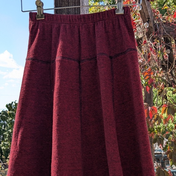 Deep Maroon ribbed fabric wide bell panel skirt - Picture 7 of 10